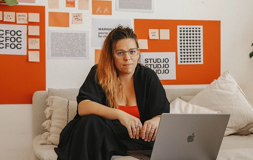 Janine Margueron, fondatrice de FOC Studio, dans son studio à Fribourg